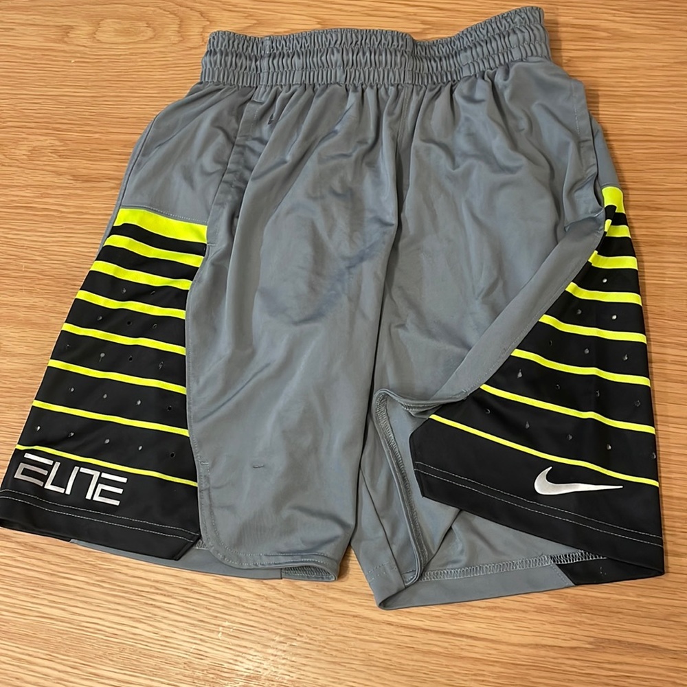 Nike ELITE - gym shorts. size Medium. Great condition. Dri-fit